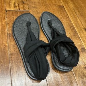 Sanuk sandals. Women’s 9.